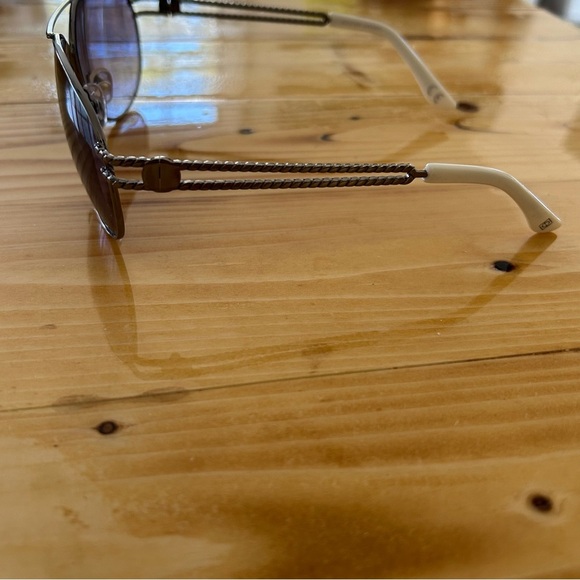 Foster Grant Stylish Silver Sunglasses - Picture 3 of 4